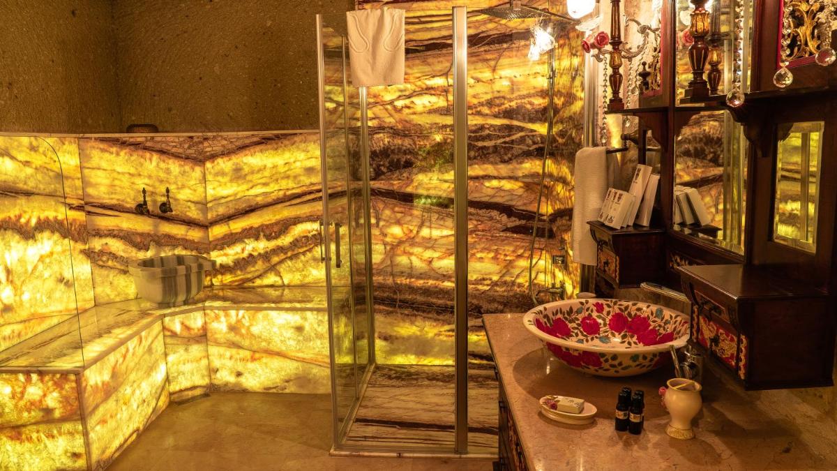 Elika Cave Suites & Spa