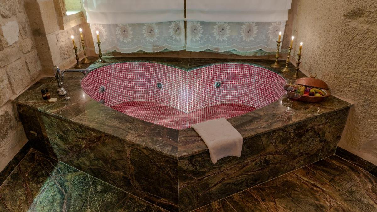 Elika Cave Suites & Spa