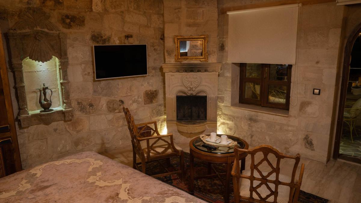 Elika Cave Suites & Spa