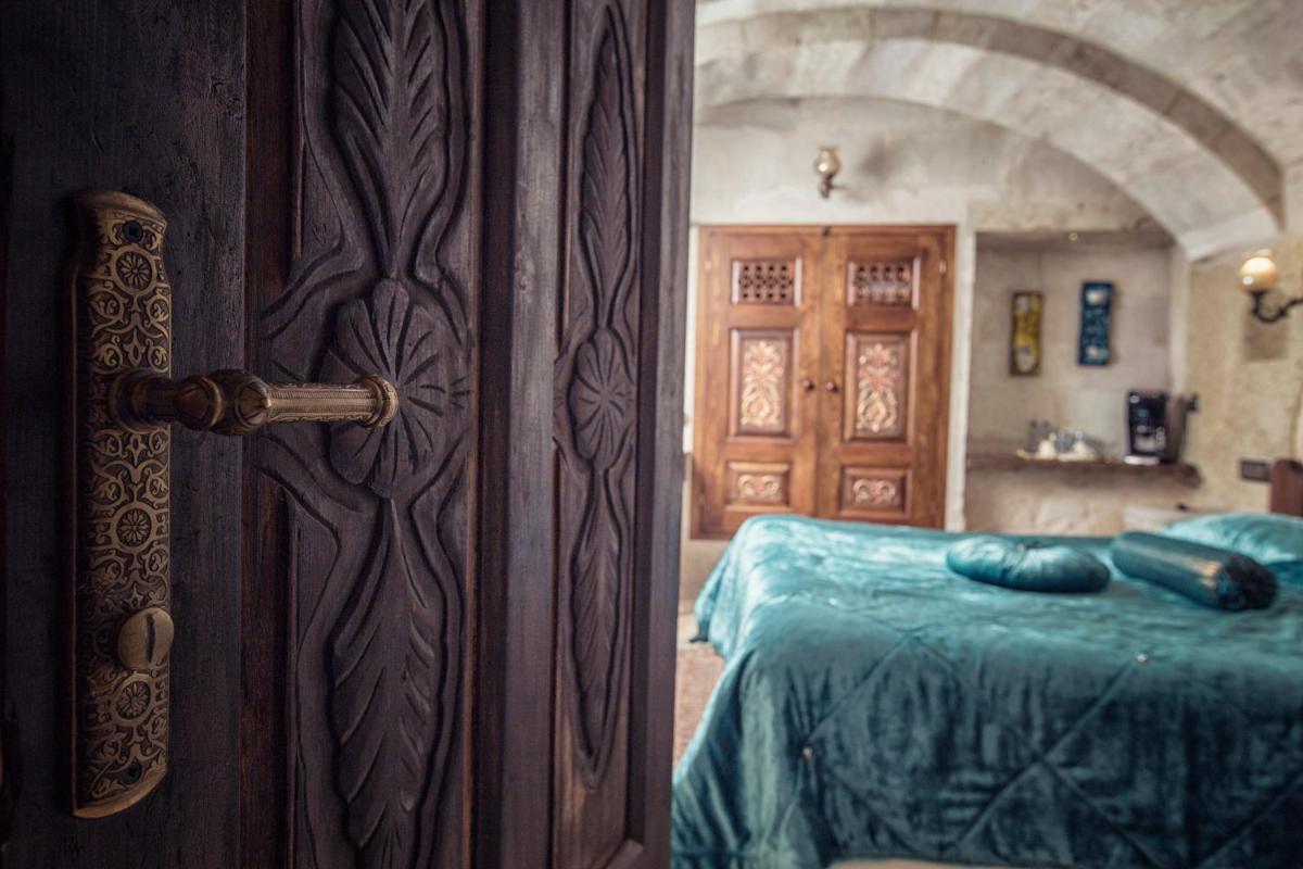 Elika Cave Suites & Spa