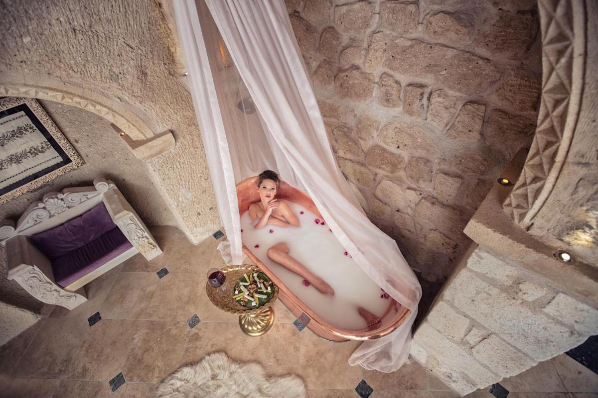 Elika Cave Suites & Spa