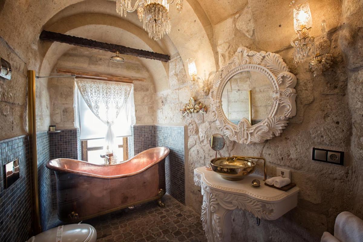 Elika Cave Suites & Spa