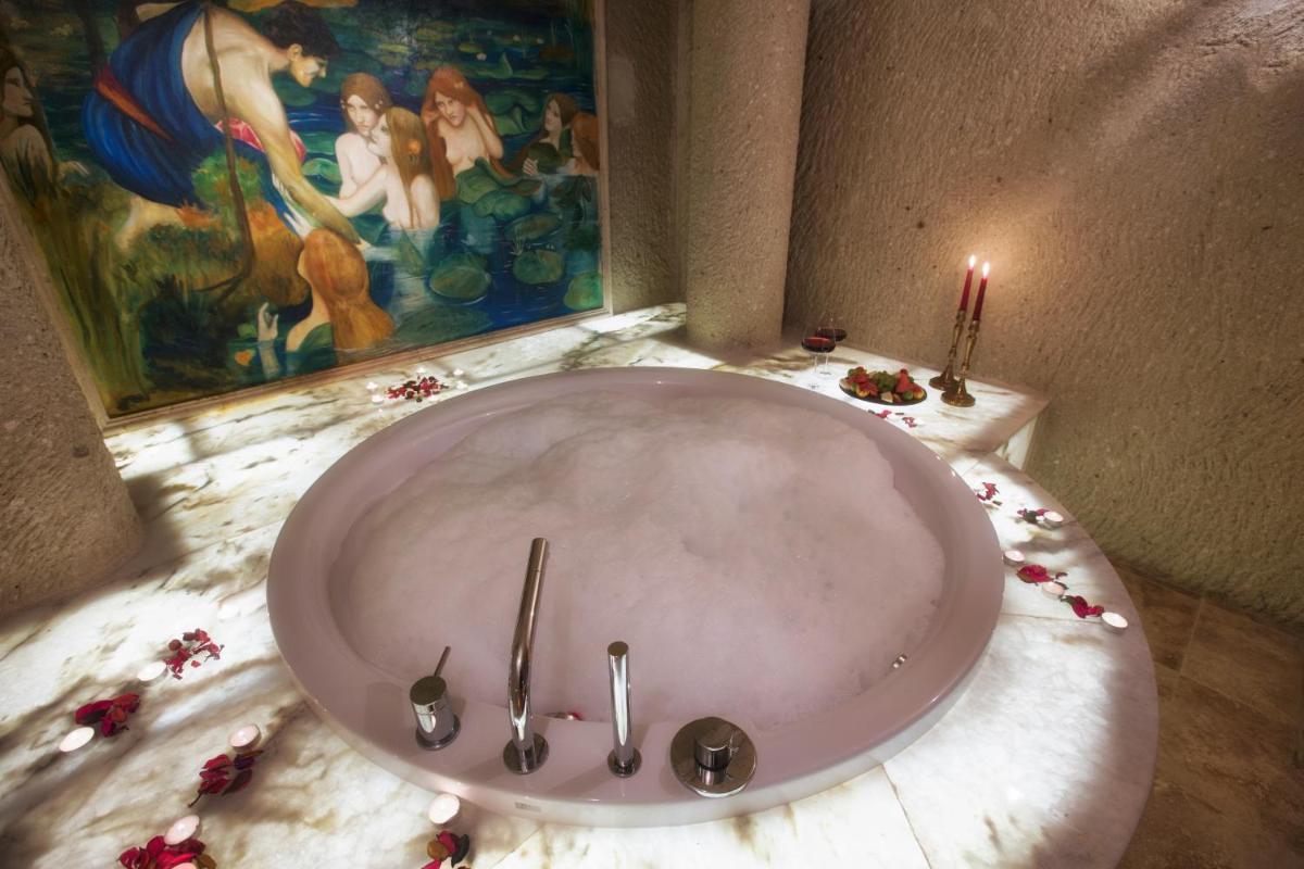 Elika Cave Suites & Spa