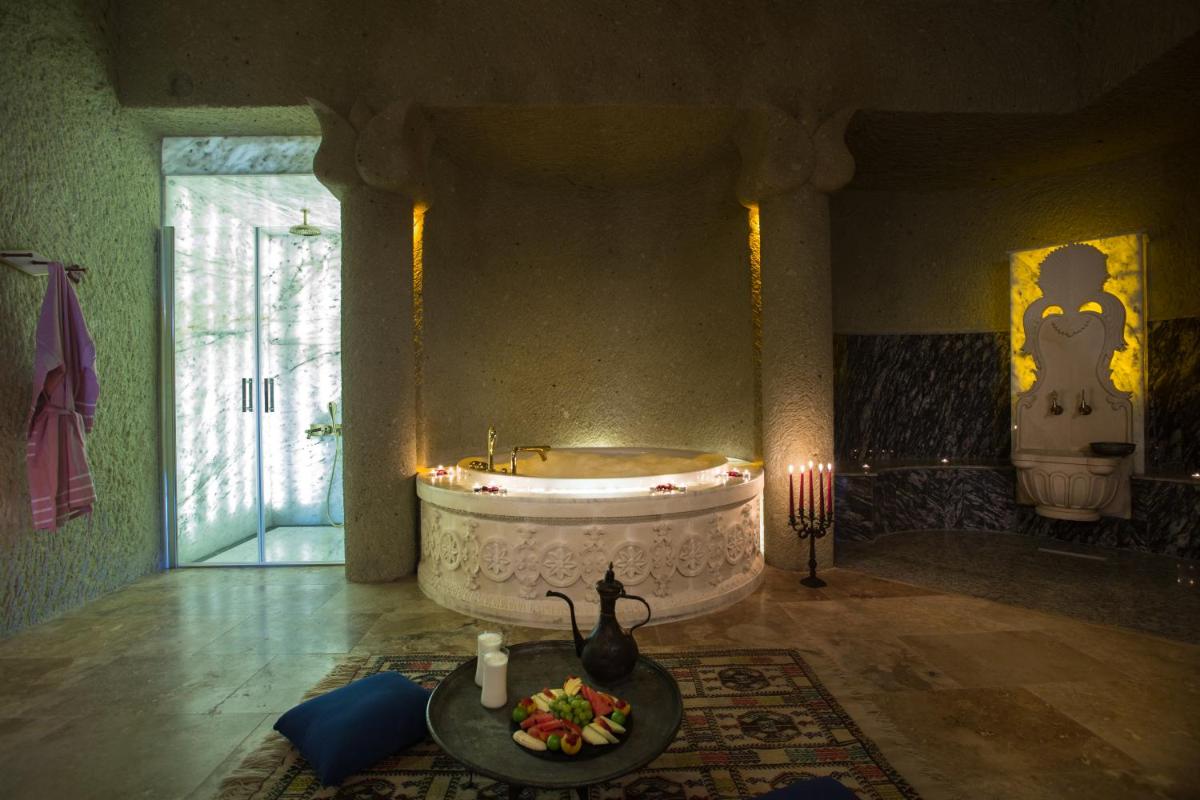 Elika Cave Suites & Spa