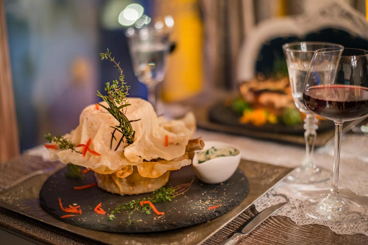 Elika Cave Suites & Spa