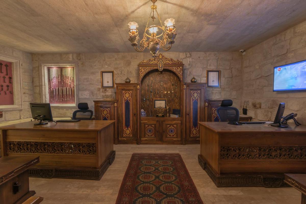 Elika Cave Suites & Spa