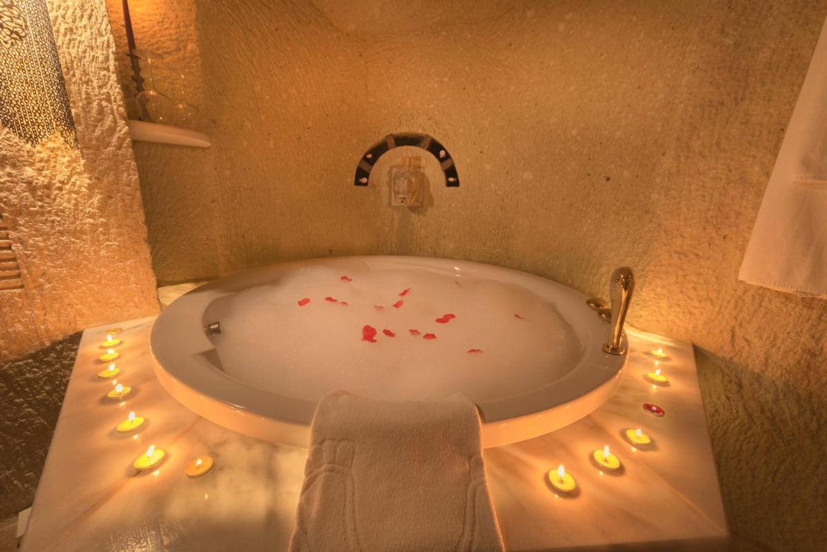 Elika Cave Suites & Spa