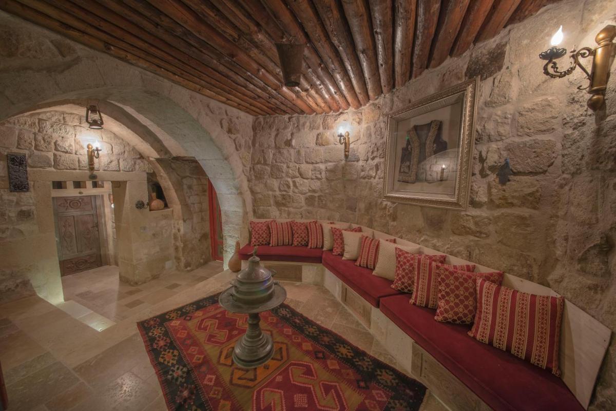 Elika Cave Suites & Spa