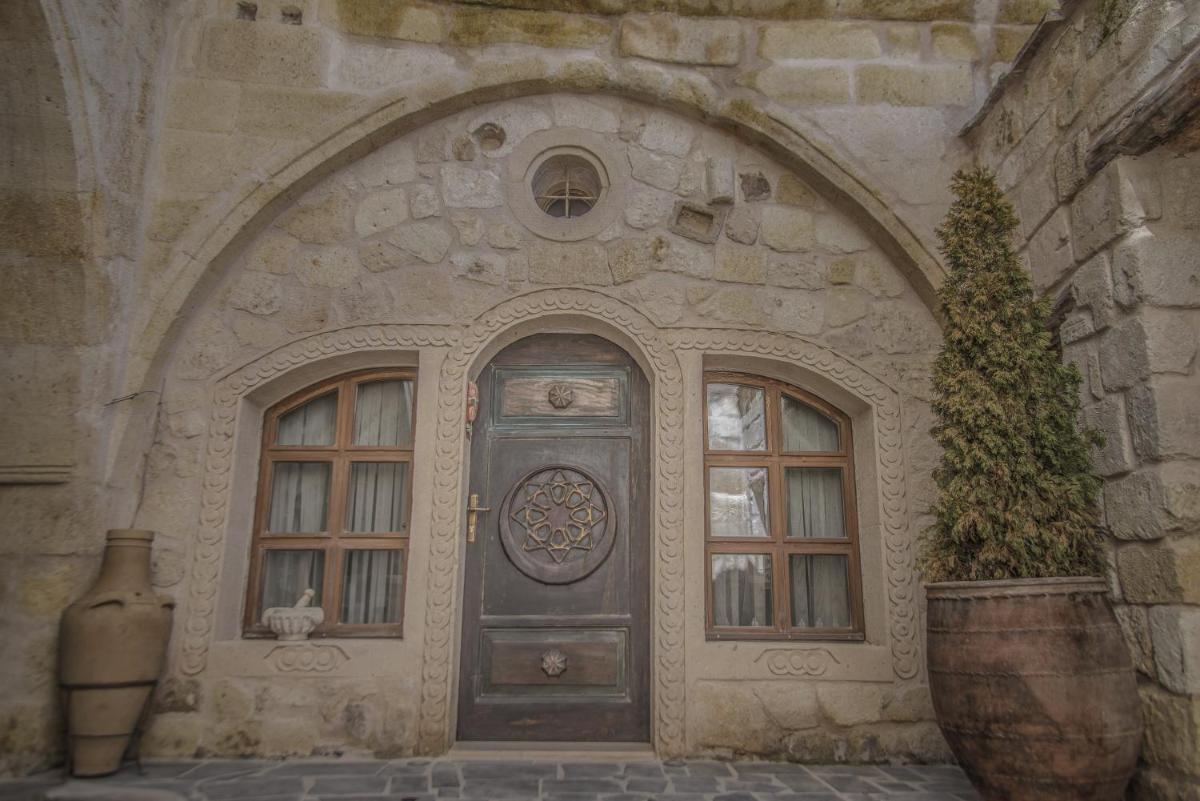 Elika Cave Suites & Spa