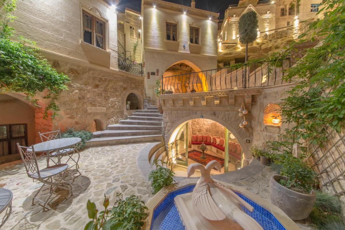 Elika Cave Suites & Spa