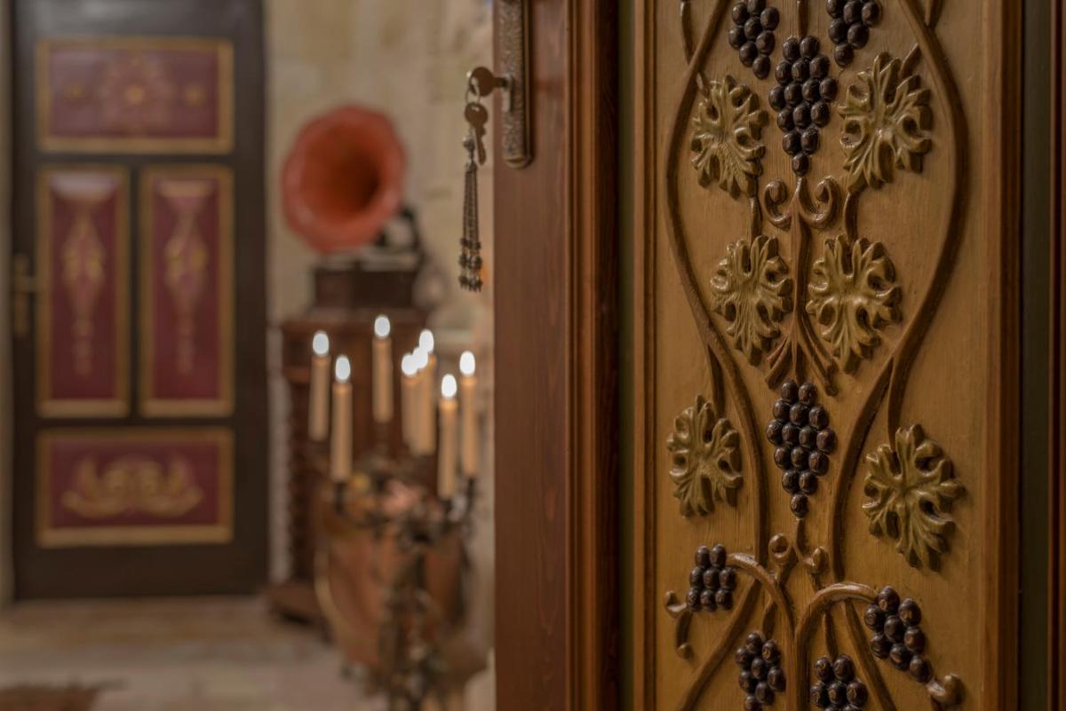 Elika Cave Suites & Spa