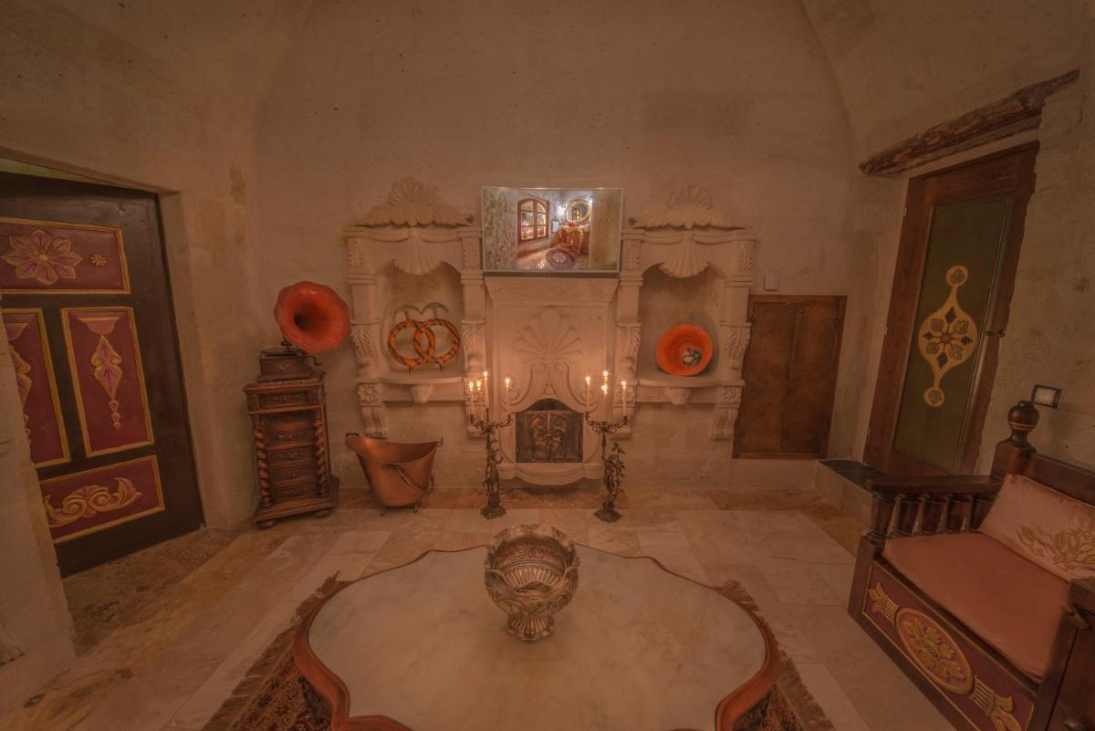 Elika Cave Suites & Spa