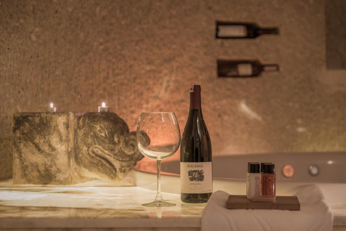 Elika Cave Suites & Spa