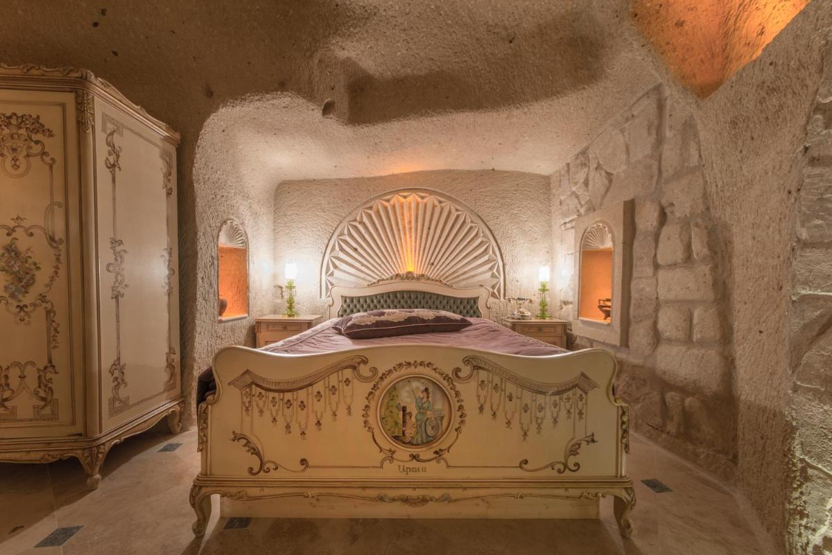 Elika Cave Suites & Spa