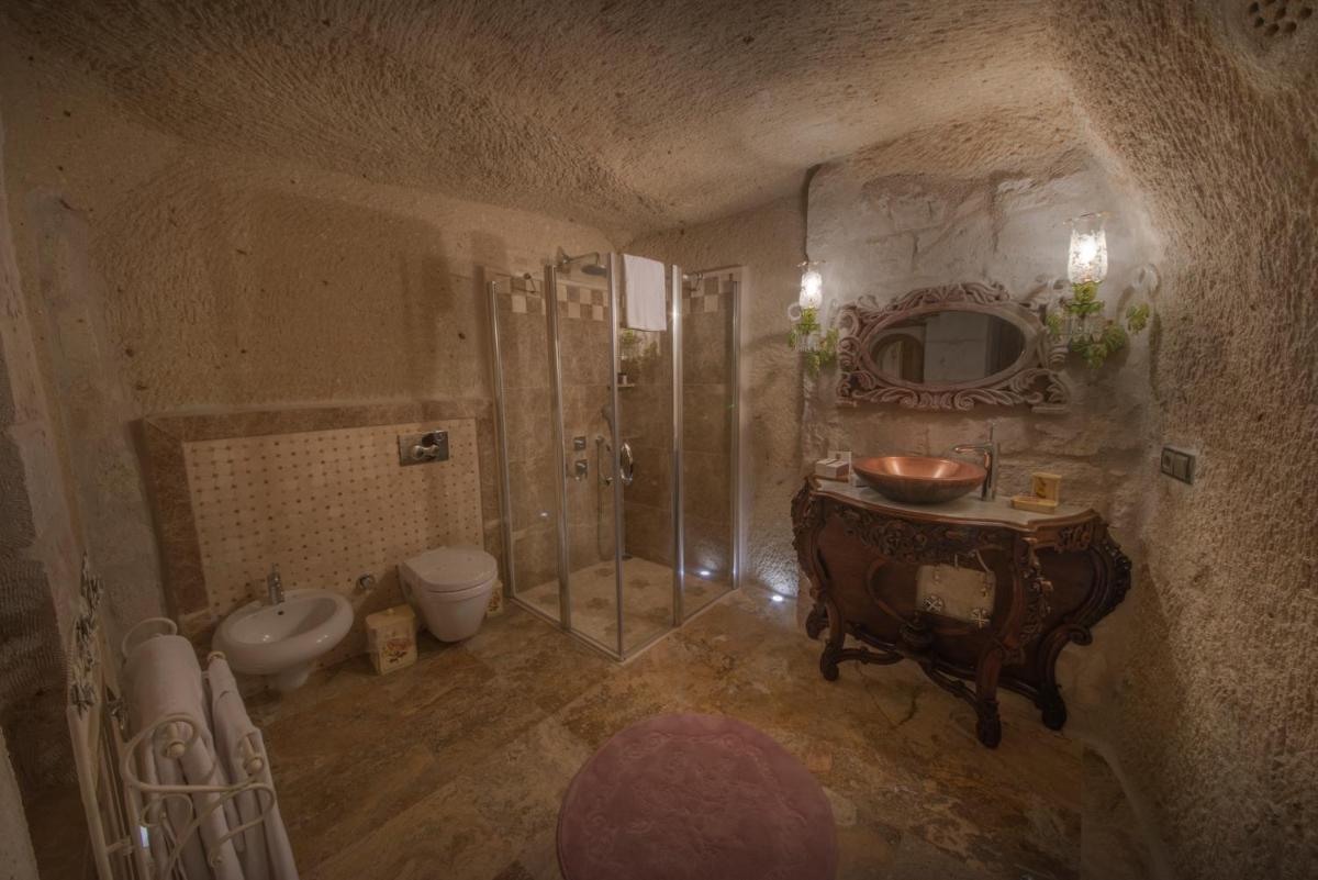 Elika Cave Suites & Spa