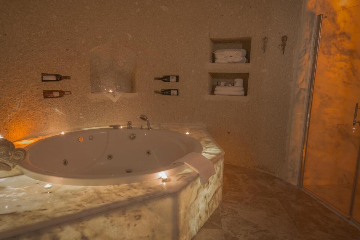 Elika Cave Suites & Spa