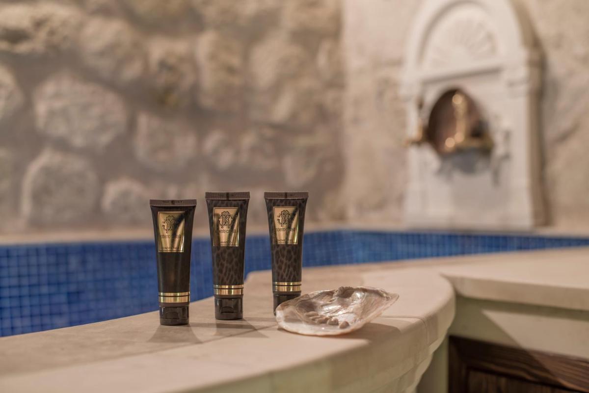 Elika Cave Suites & Spa