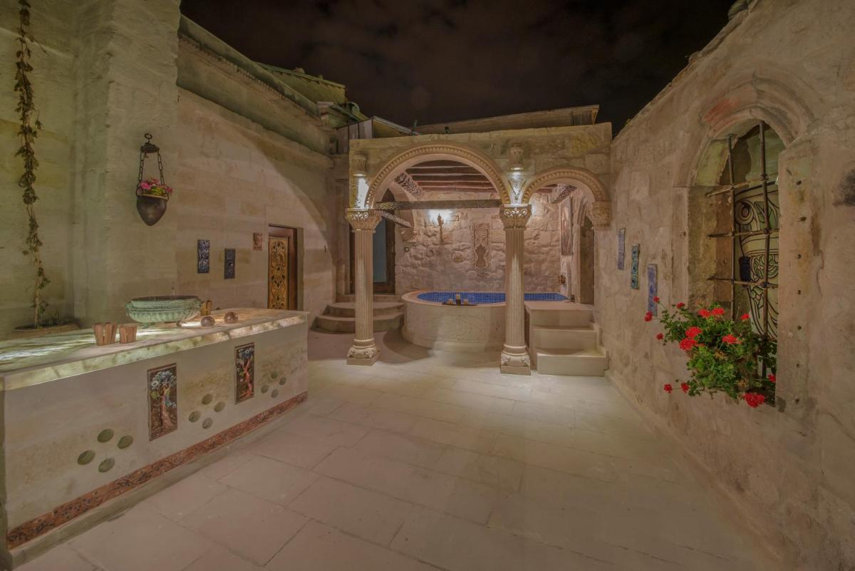 Elika Cave Suites & Spa