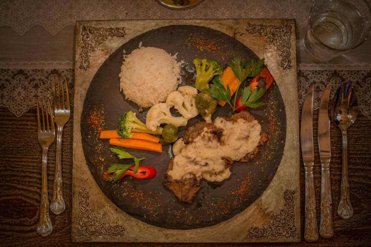 Elika Cave Suites & Spa