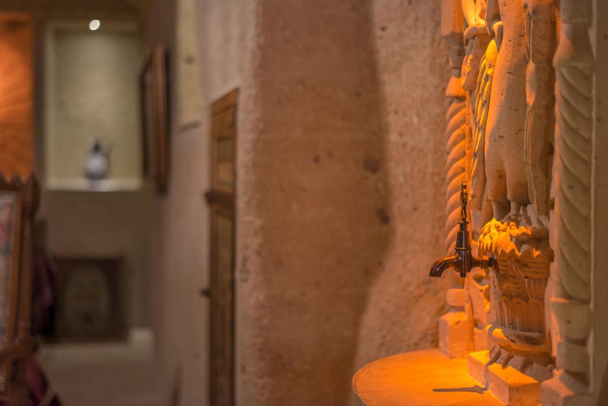 Elika Cave Suites & Spa