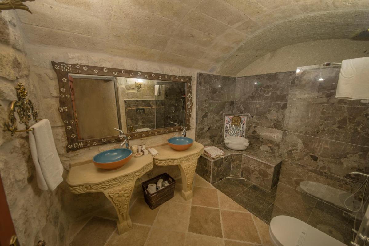 Elika Cave Suites & Spa