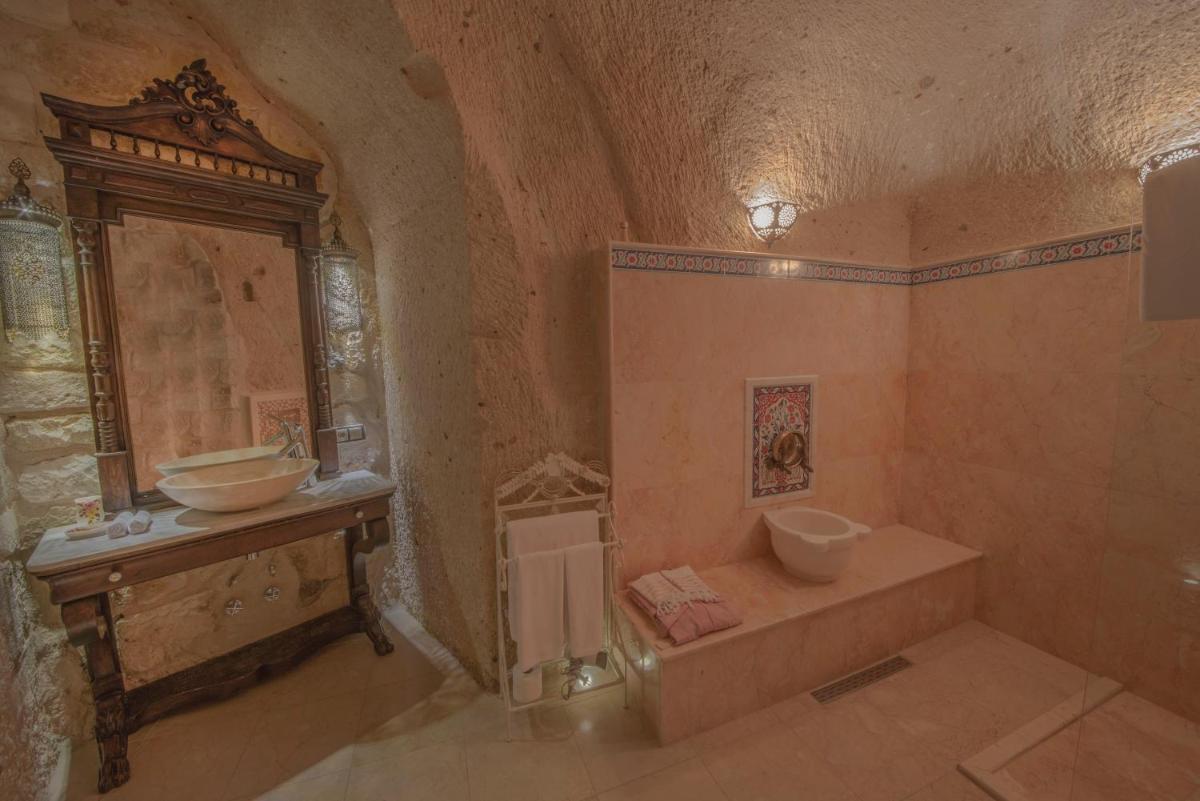 Elika Cave Suites & Spa