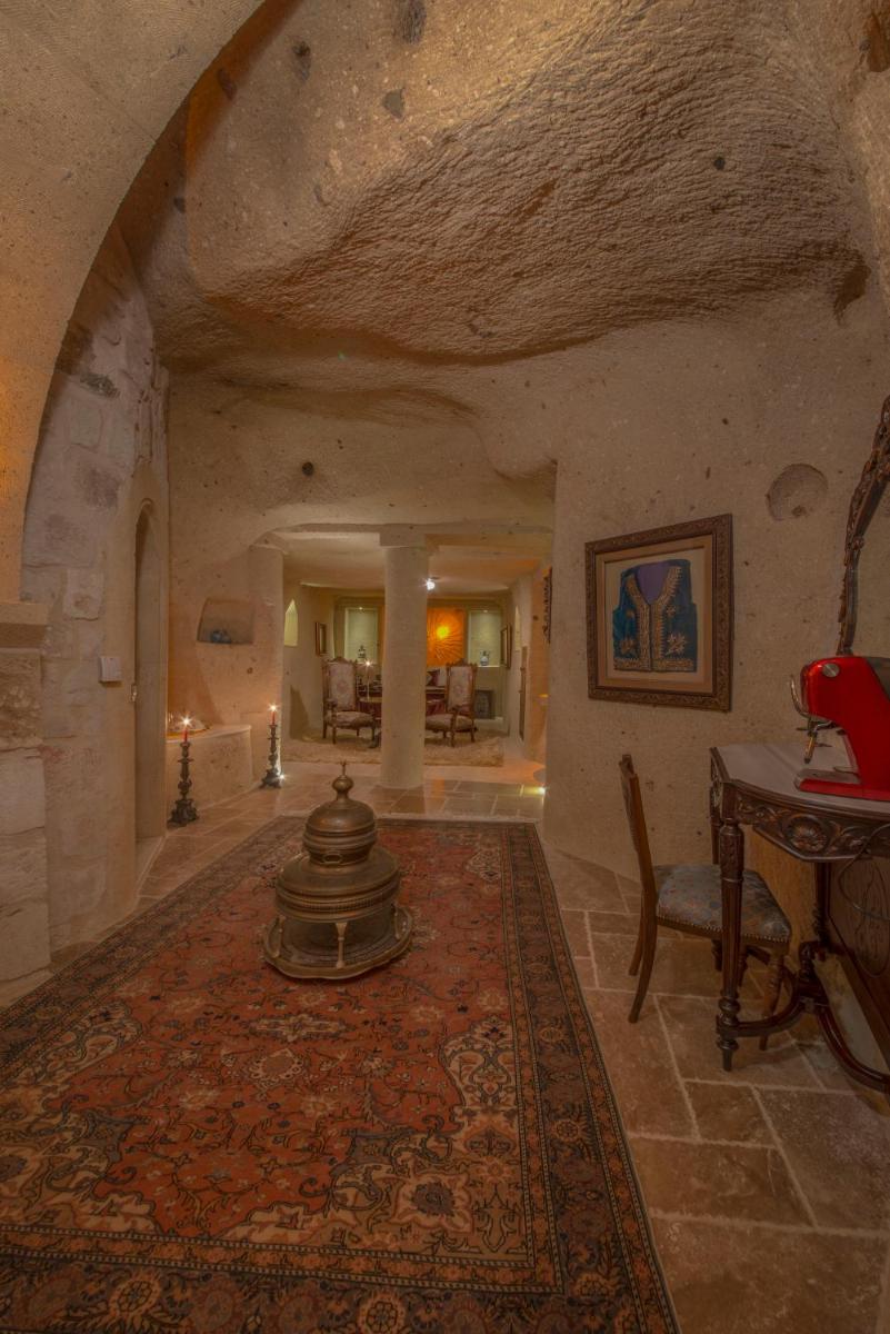 Elika Cave Suites & Spa