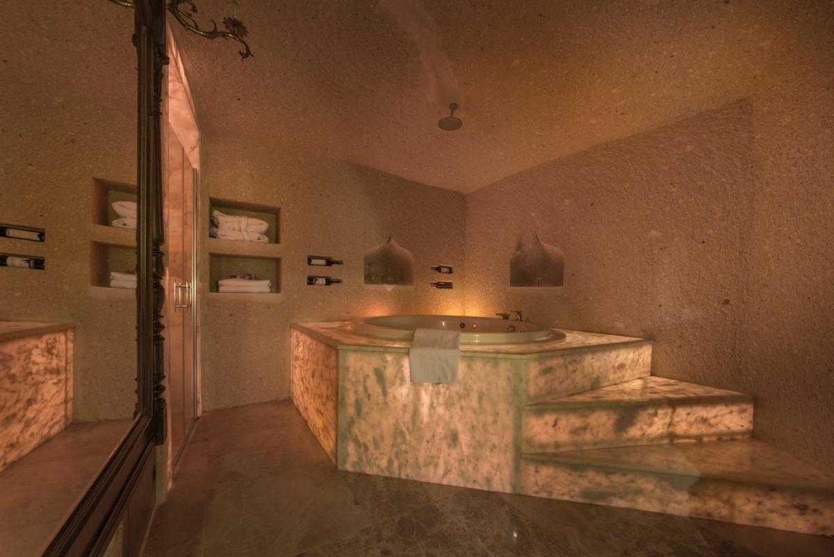 Elika Cave Suites & Spa