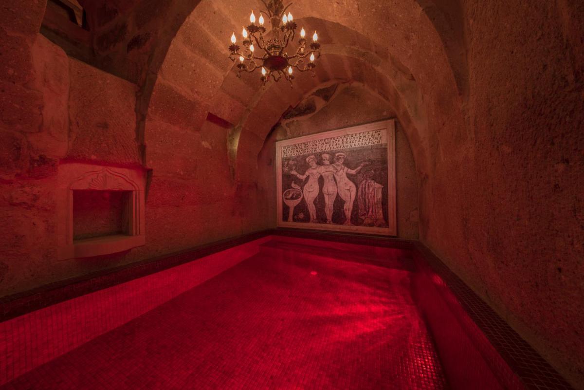 Elika Cave Suites & Spa