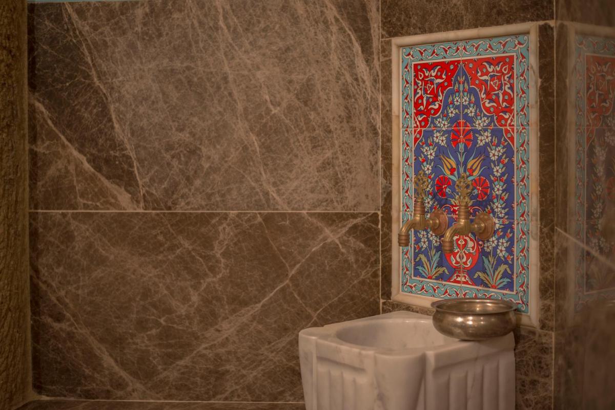 Elika Cave Suites & Spa