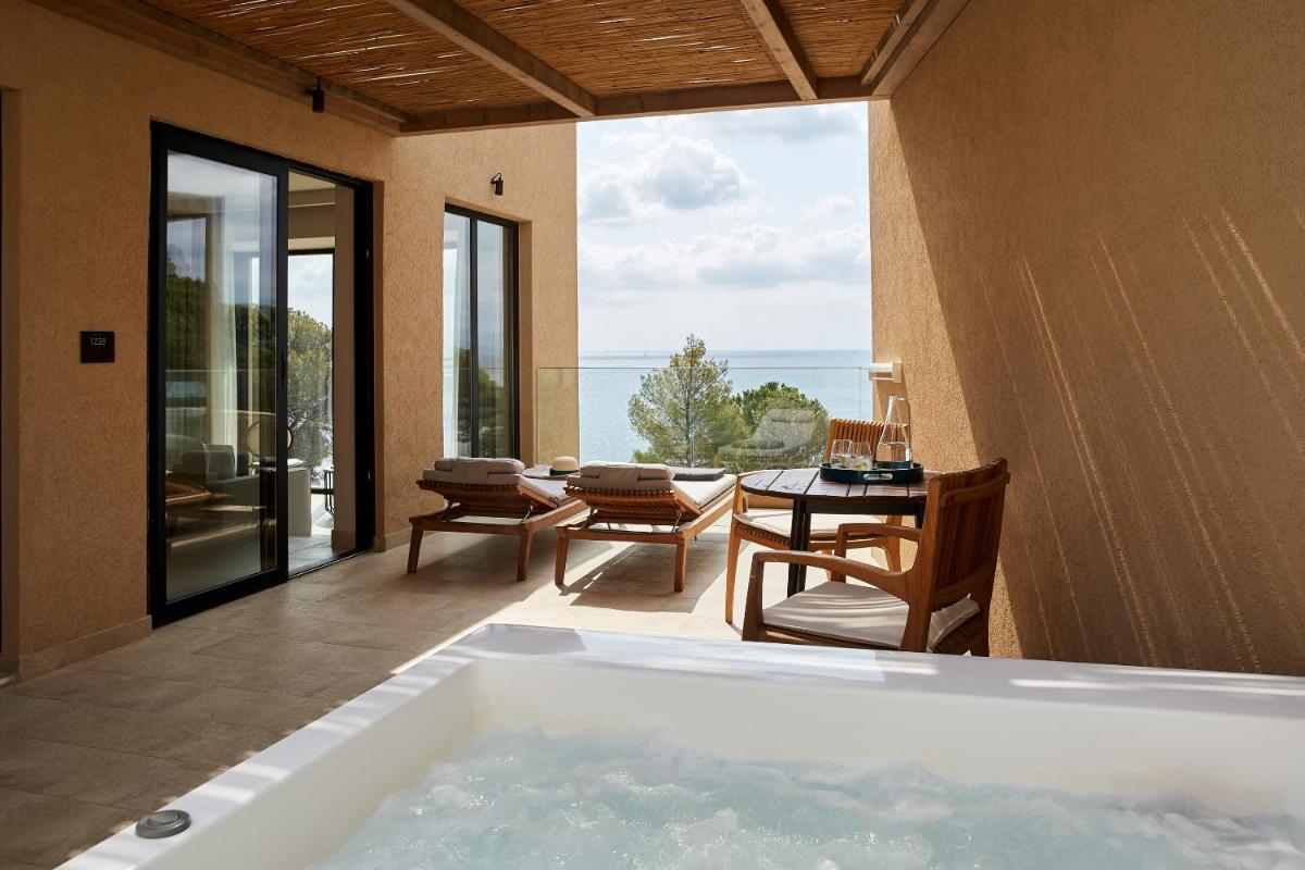 ELIVI Skiathos