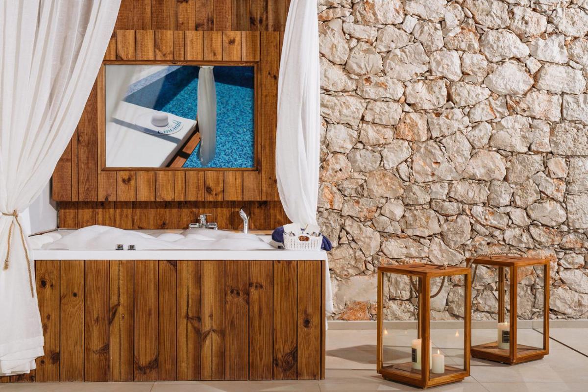 Emerald Villas & Suites - The Finest Hotels Of The World