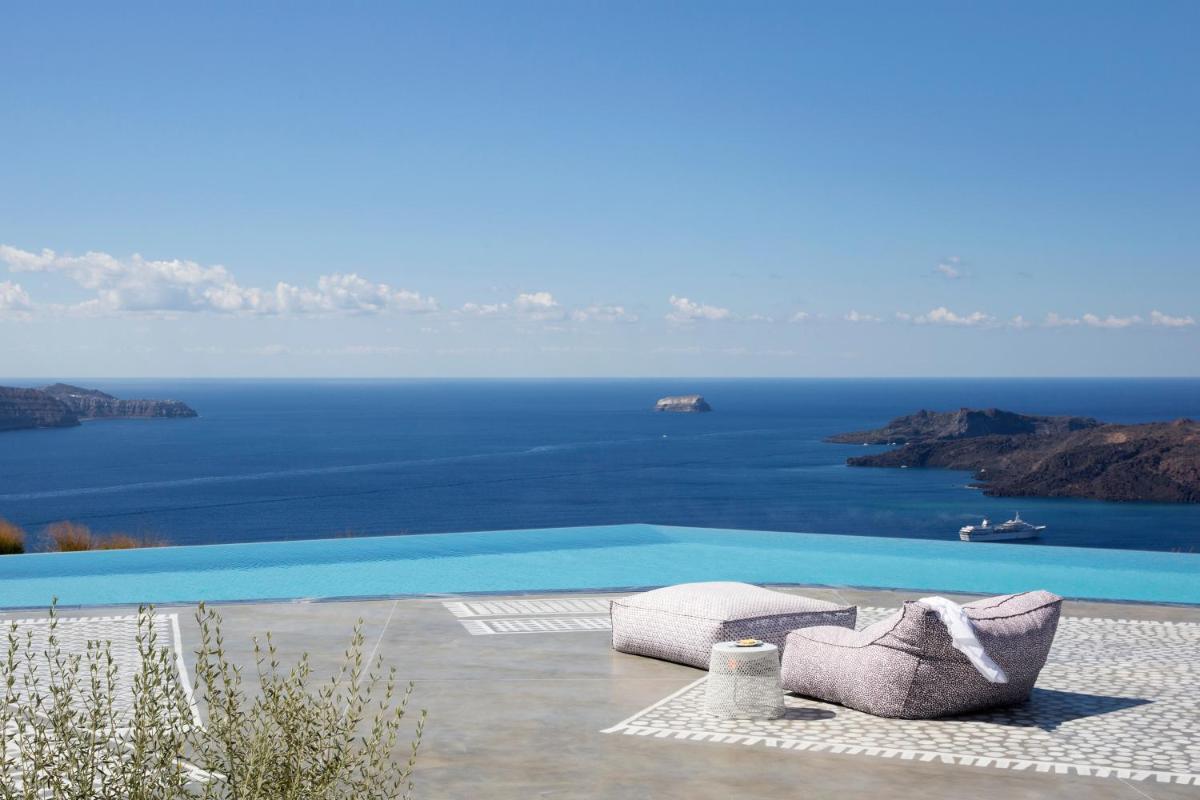 Erosantorini Luxury Private Estate & Suites