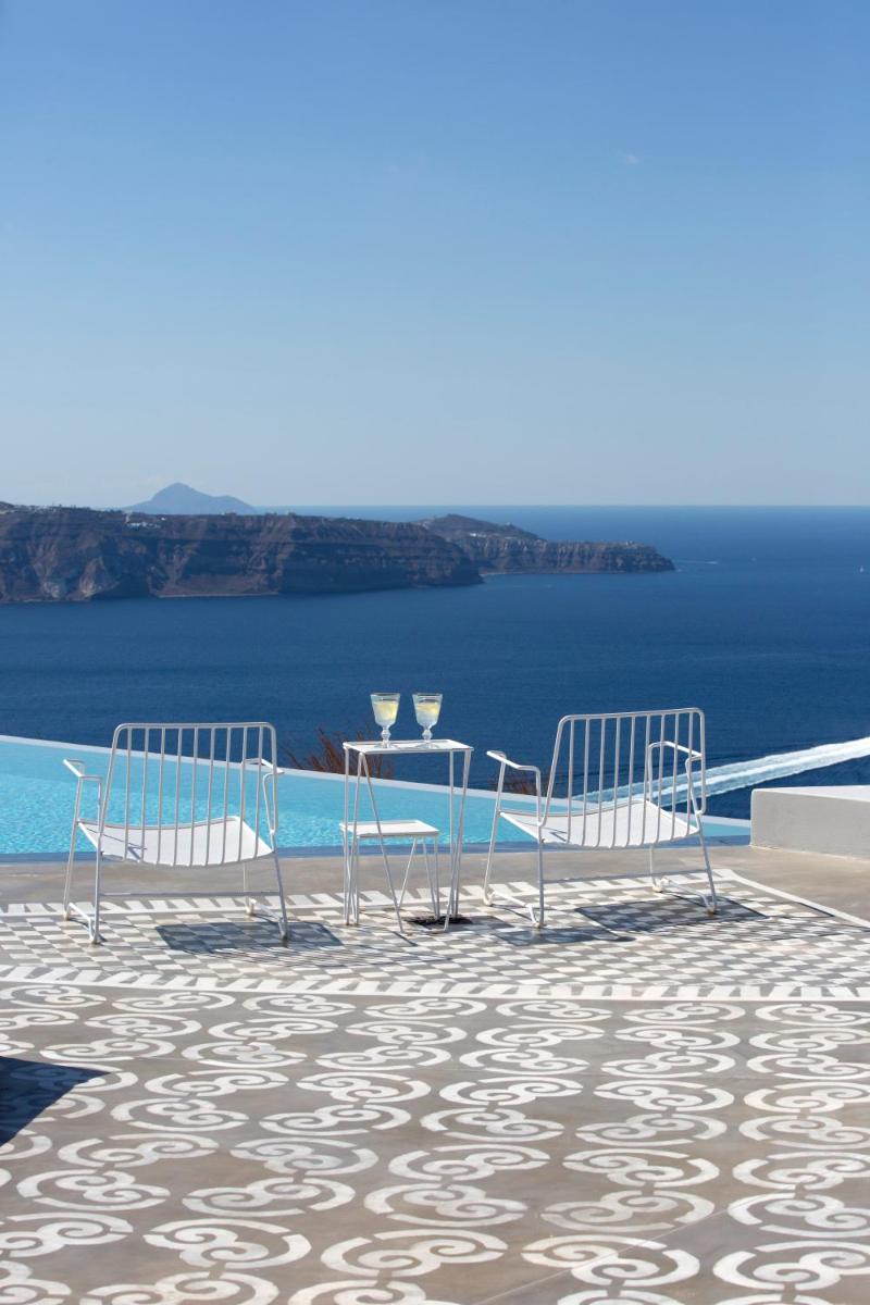 Erosantorini Luxury Private Estate & Suites