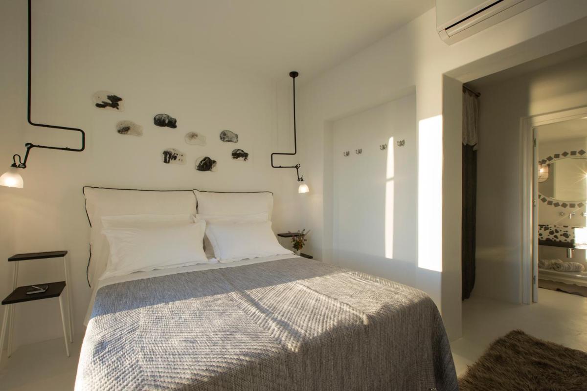 Erosantorini Luxury Private Estate & Suites
