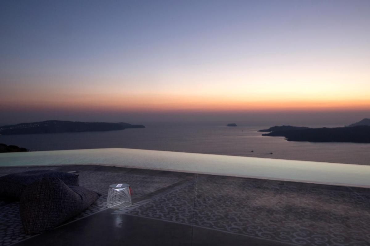 Erosantorini Luxury Private Estate & Suites