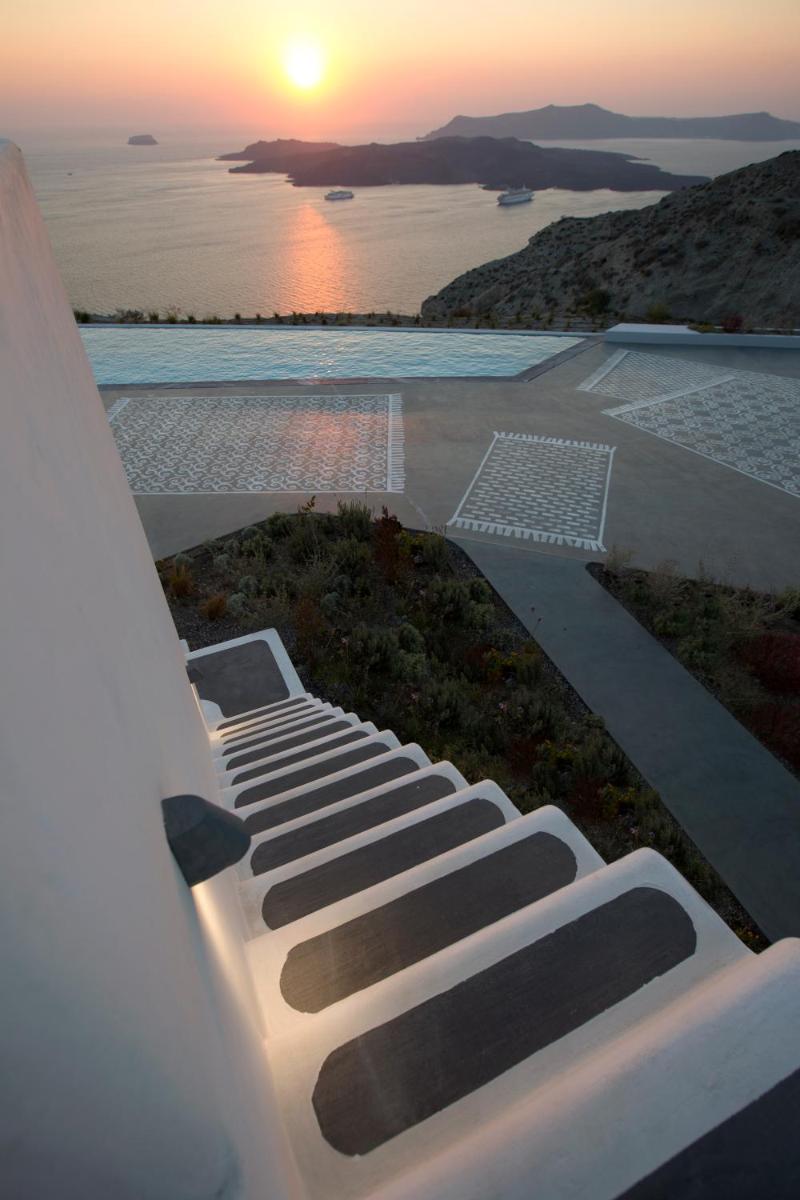 Erosantorini Luxury Private Estate & Suites