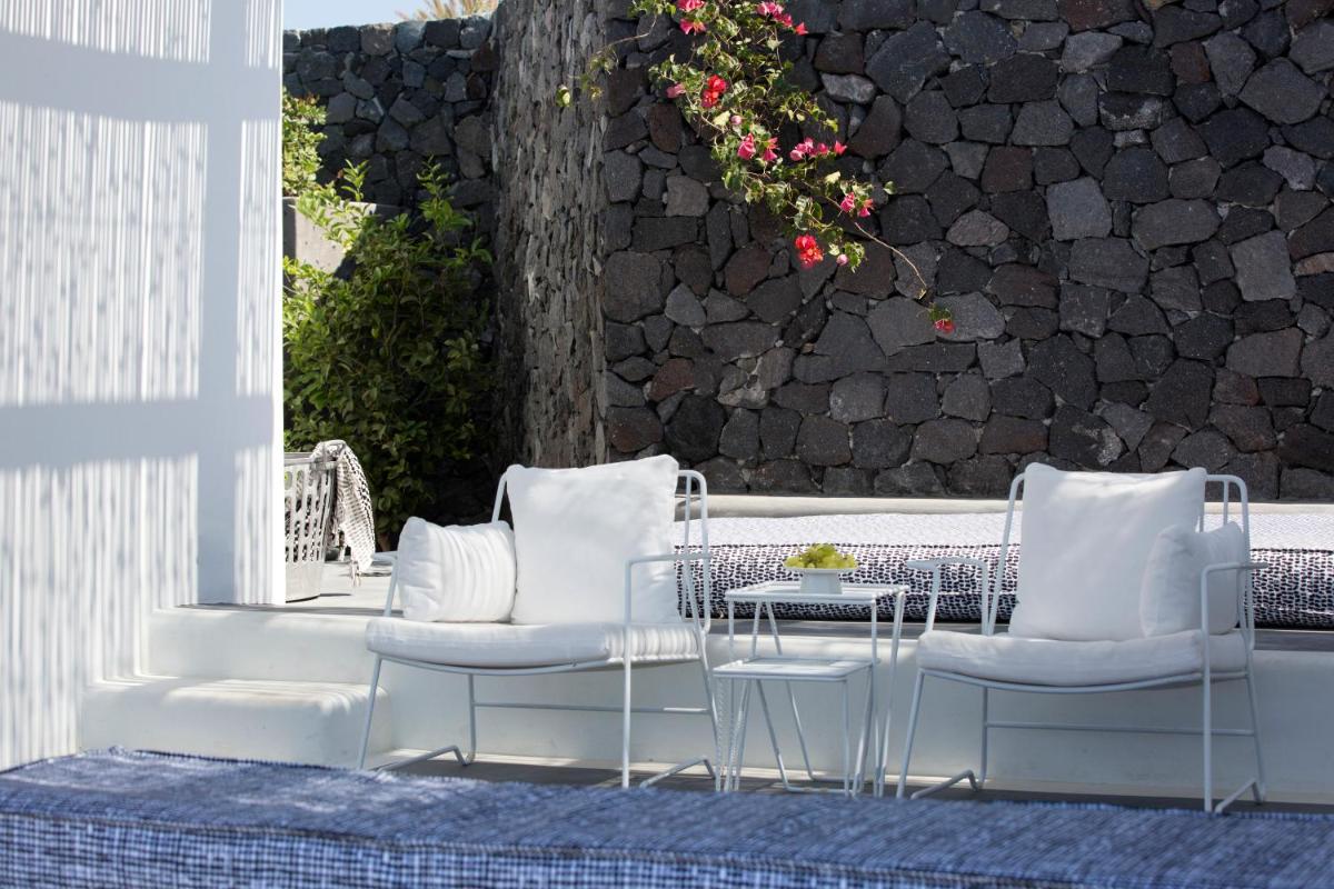 Erosantorini Luxury Private Estate & Suites