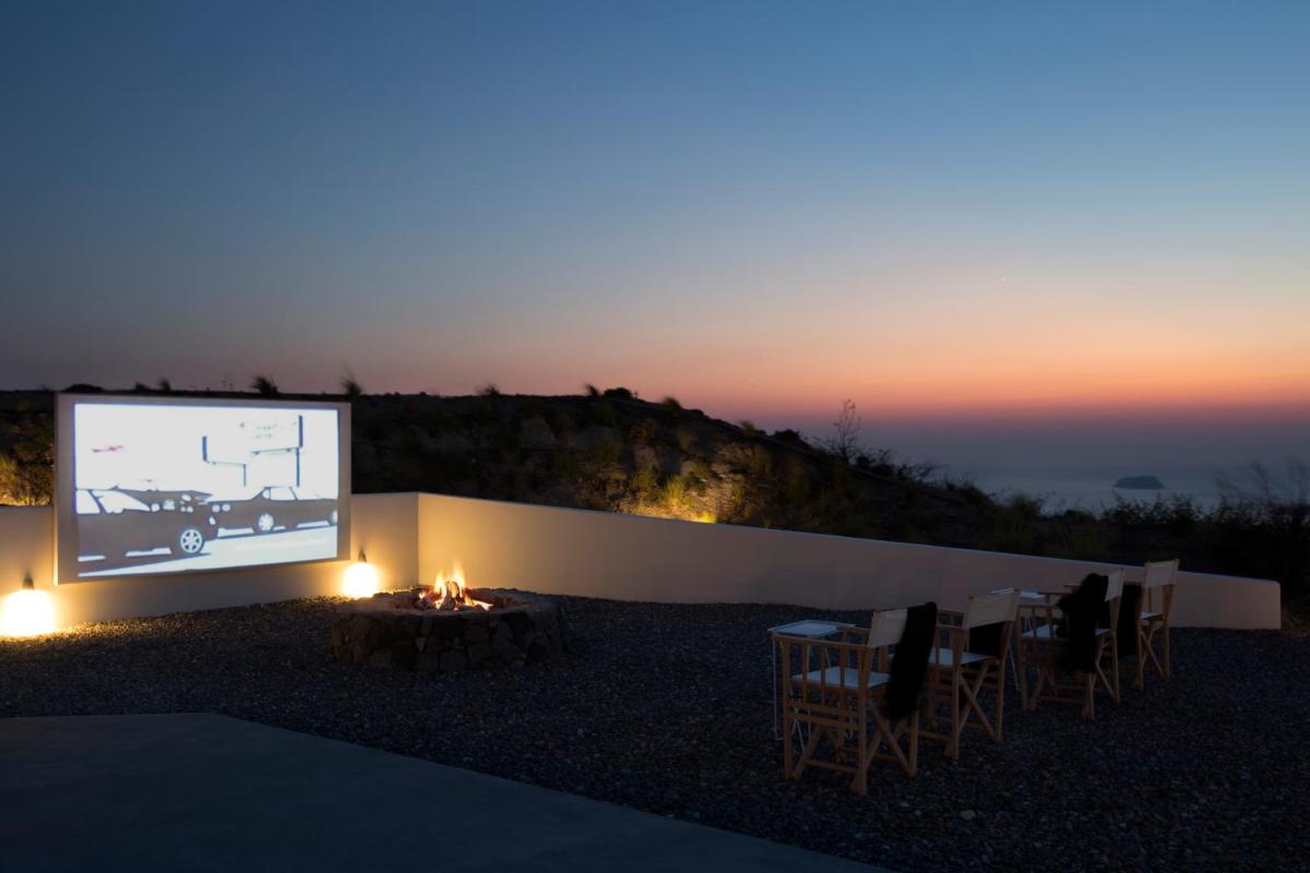 Erosantorini Luxury Private Estate & Suites