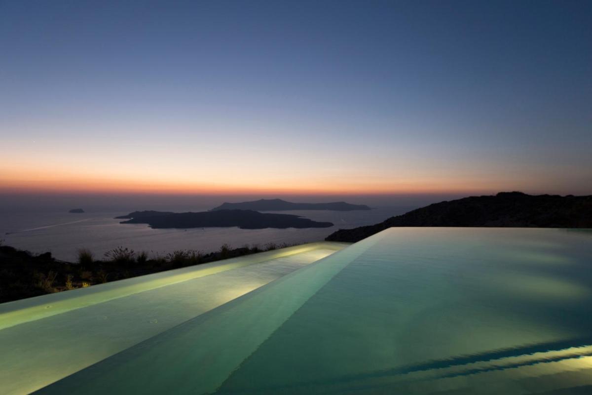 Erosantorini Luxury Private Estate & Suites