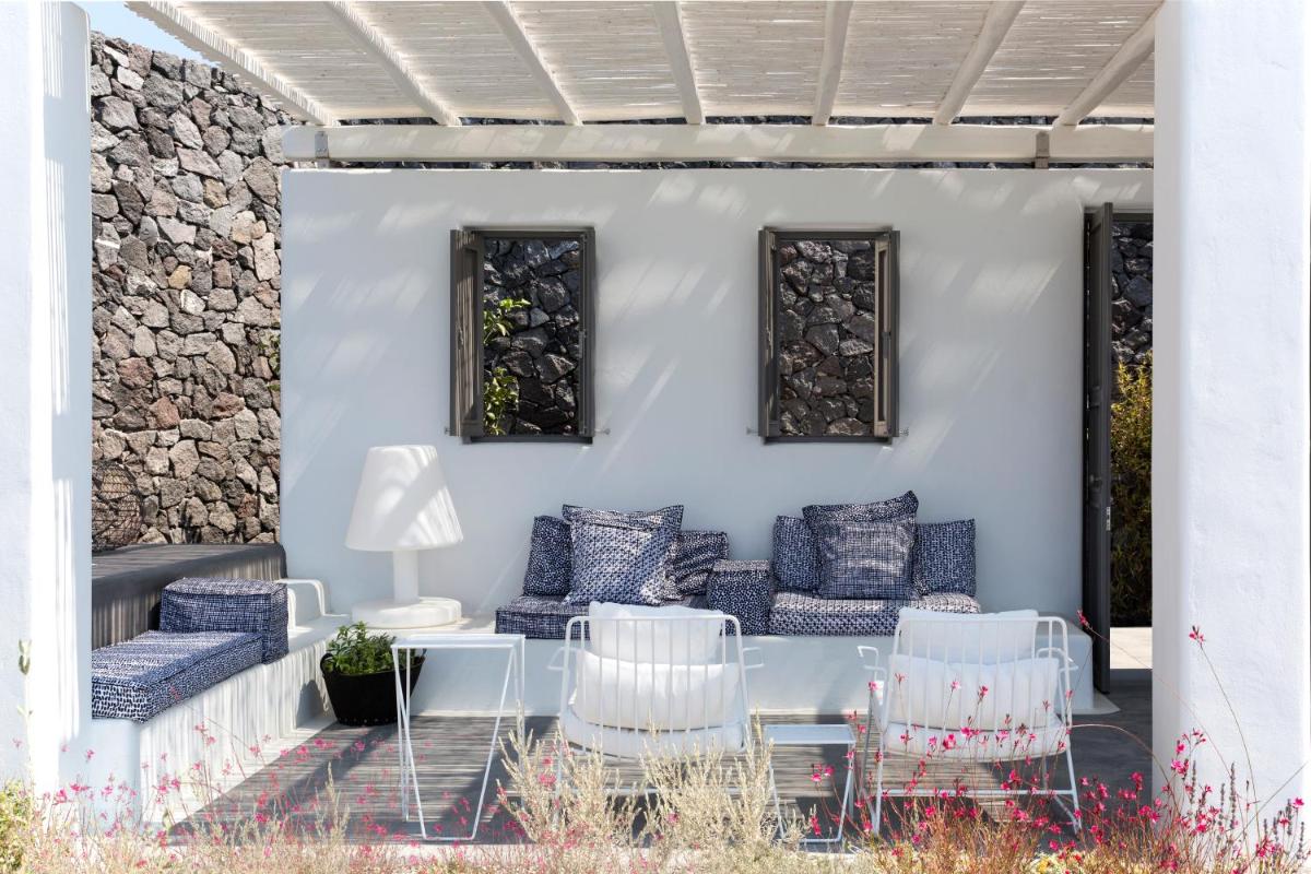 Erosantorini Luxury Private Estate & Suites