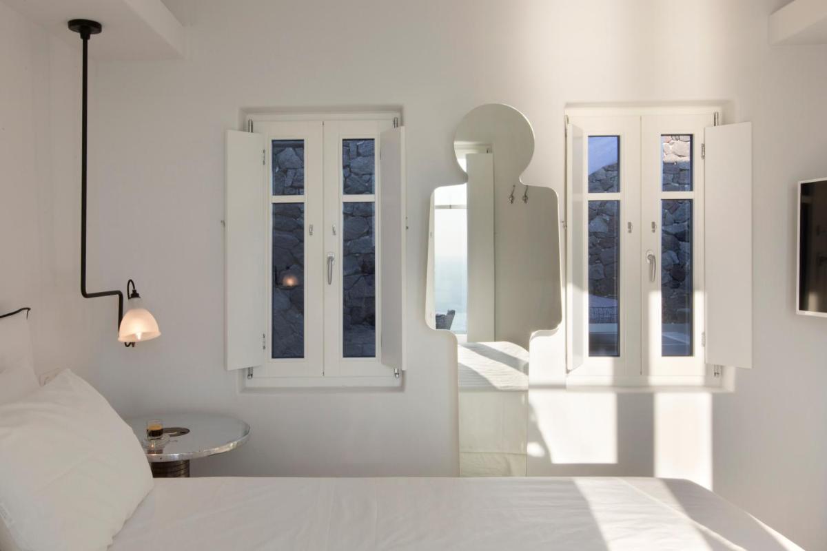 Erosantorini Luxury Private Estate & Suites