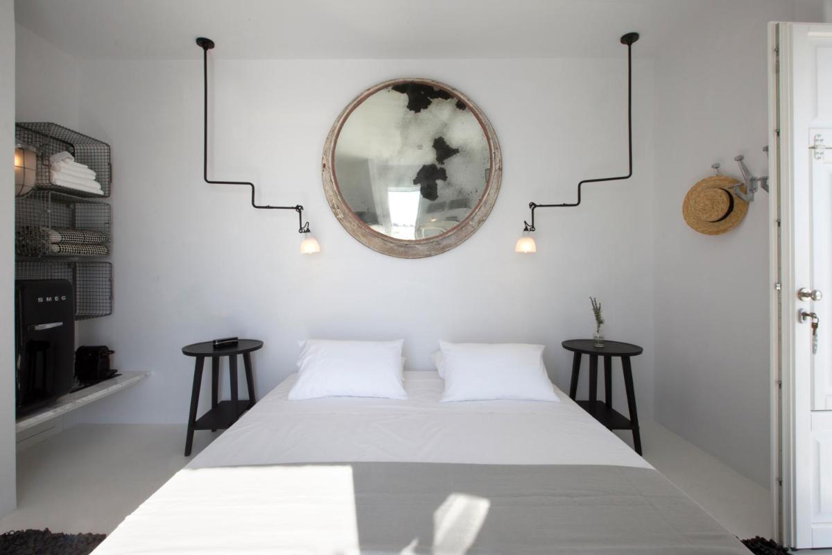 Erosantorini Luxury Private Estate & Suites