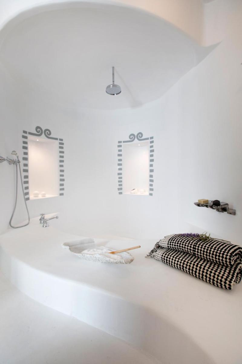 Erosantorini Luxury Private Estate & Suites