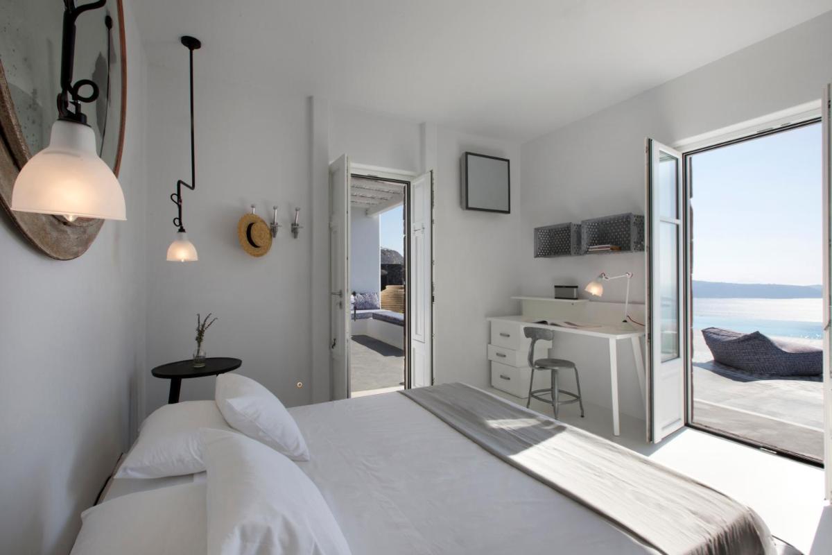 Erosantorini Luxury Private Estate & Suites