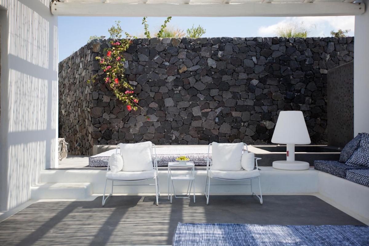Erosantorini Luxury Private Estate & Suites