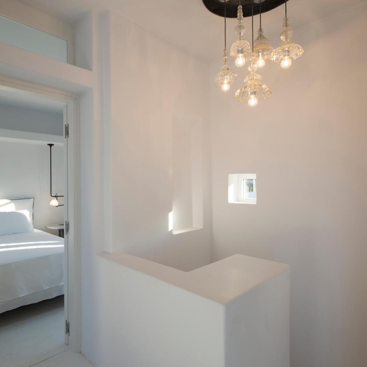 Erosantorini Luxury Private Estate & Suites