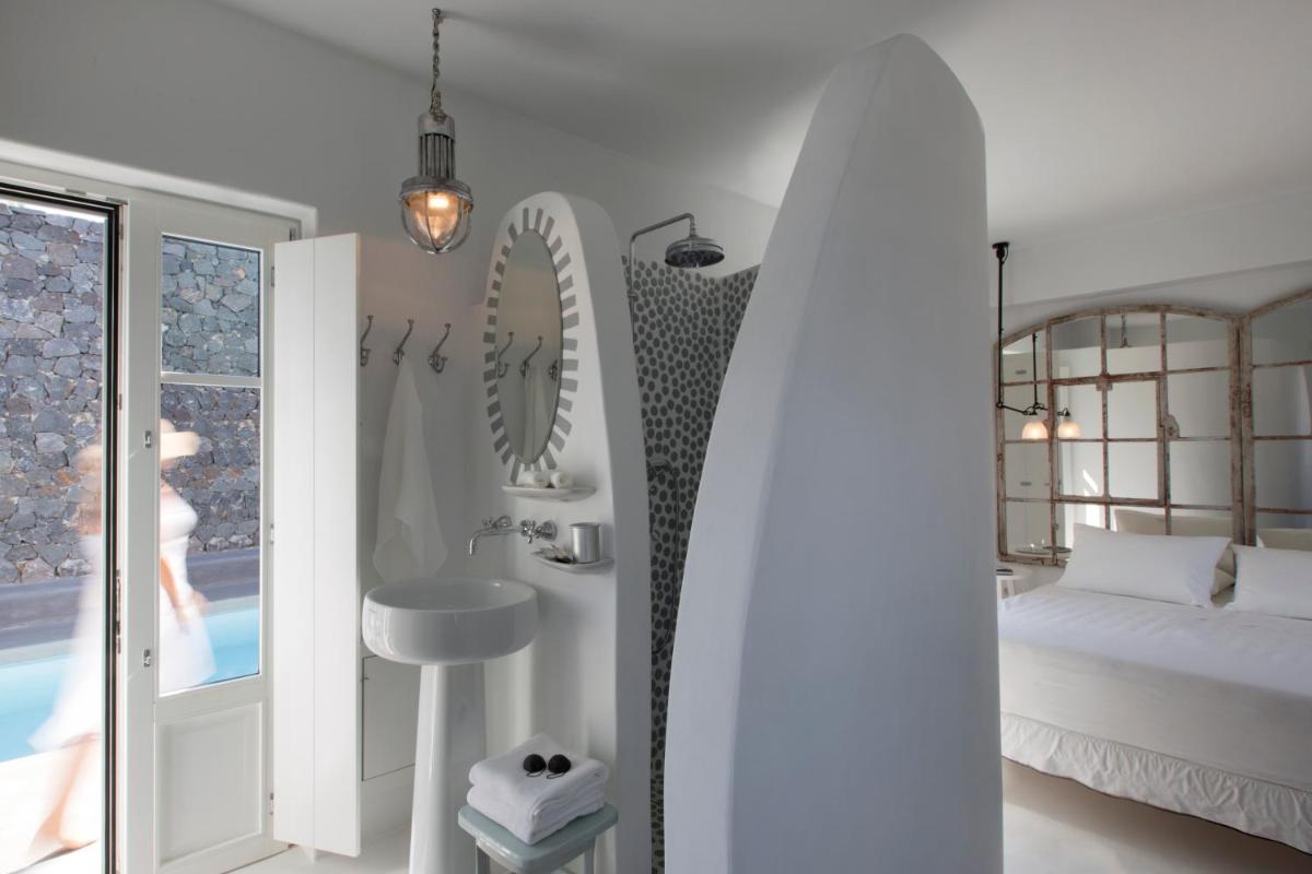 Erosantorini Luxury Private Estate & Suites
