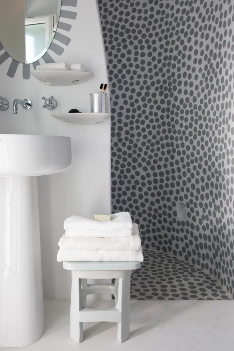 Erosantorini Luxury Private Estate & Suites