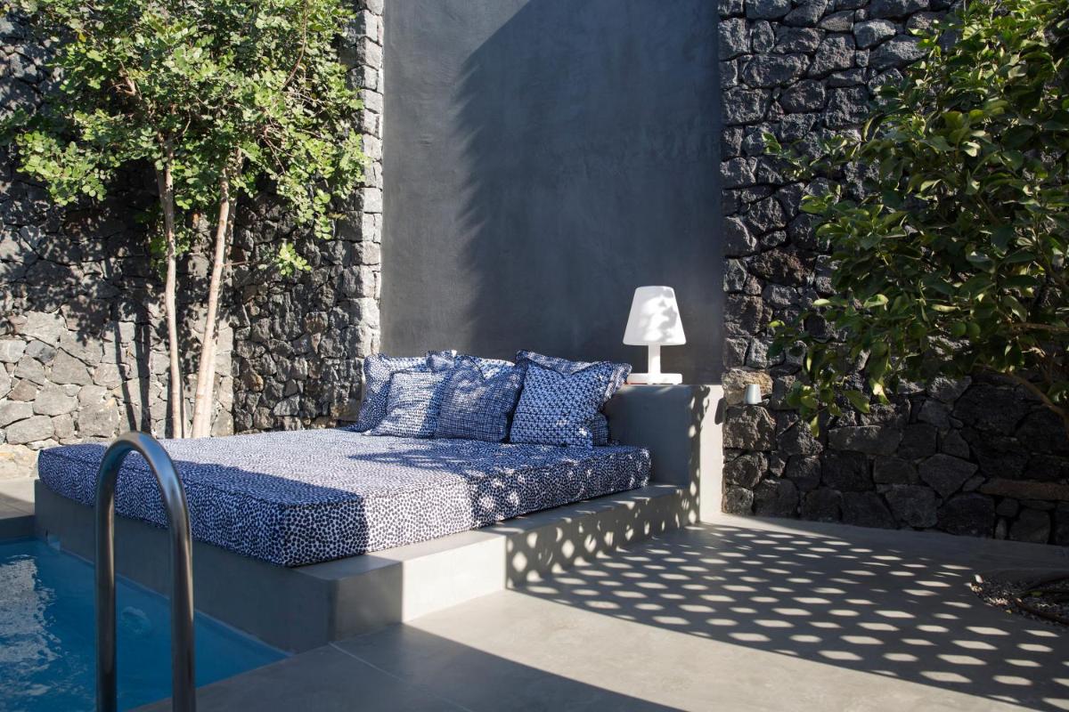 Erosantorini Luxury Private Estate & Suites